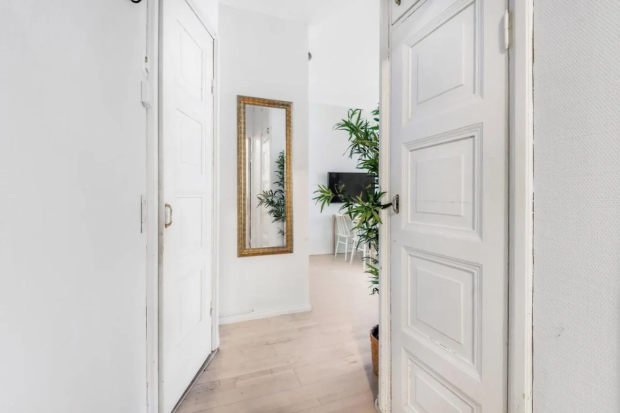 Wehost Modern Scandinavian Studio In Trendy Kallio Helsinki 0*,